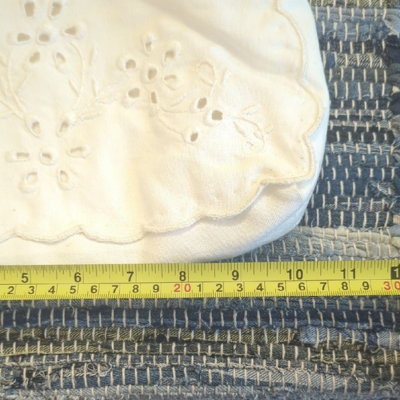 Vintage Wooden Handle White cotton embroidered lucite button Purse - Picture 4 of 7